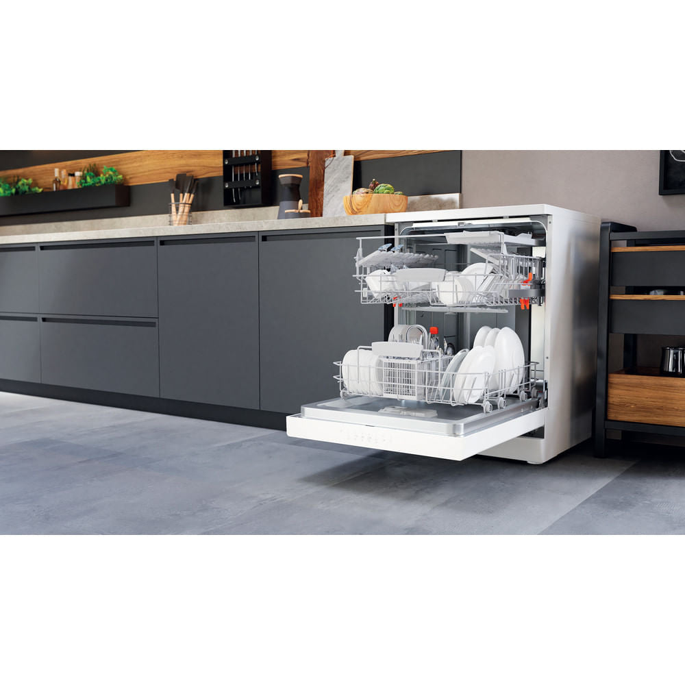 Hotpoint Full Size Free Standing Dishwasher - White - 14 Place Settings - E Rated - HFC 3C26 W C UK
