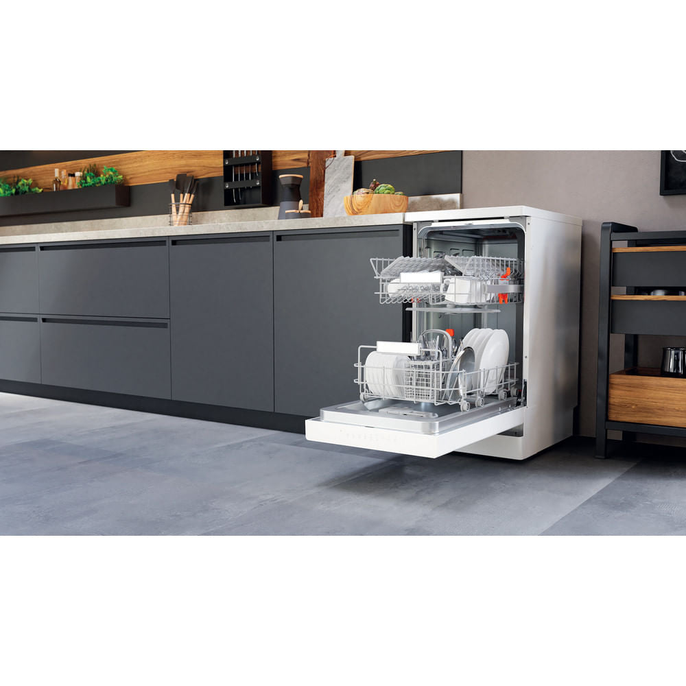 Hotpoint Slimline Free Standing Dishwasher - White - 10 Place Settings - E Rated - HSFO 3T223 W UK N