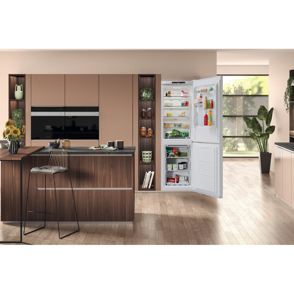 Hotpoint TOTAL NO FROST H7X 83A W 2 Fridge Freezer - White