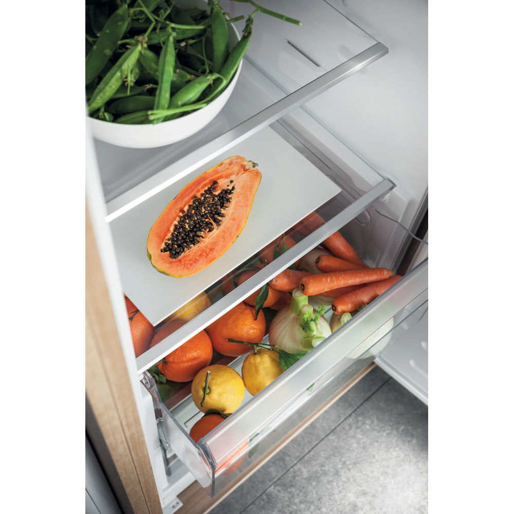 Hotpoint Low Frost HS 1801/2 UK Integrated Fridge