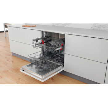 Whirlpool Integrated Dishwasher: in Silver - WIC 3C26 N UK