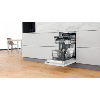 Whirlpool Integrated Dishwasher: in Silver, Slimline - WSIC 3M27 C UK N