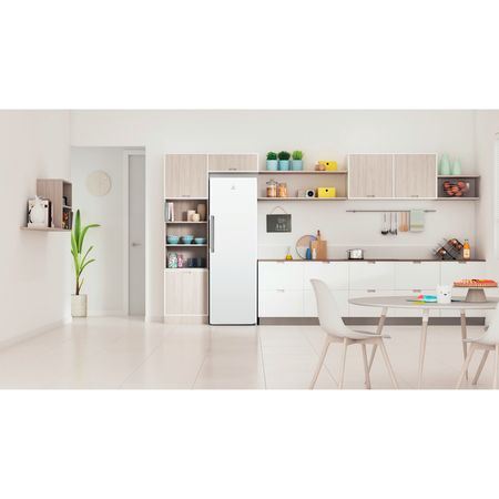 Indesit Freestanding Fridge White Colour SI8 2Q WD UK