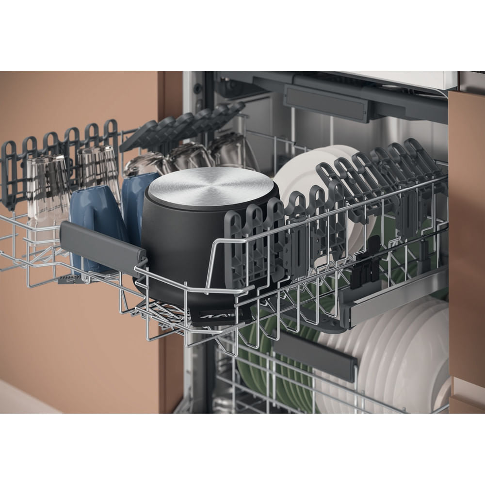 Hotpoint Full Size Freestanding Dishwasher - White - 15 Place Settings - D Rated - H7F HP33 UK