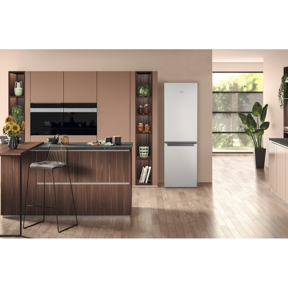 Hotpoint H1NT 821E W 1 Tall Freestanding Fridge Freezer