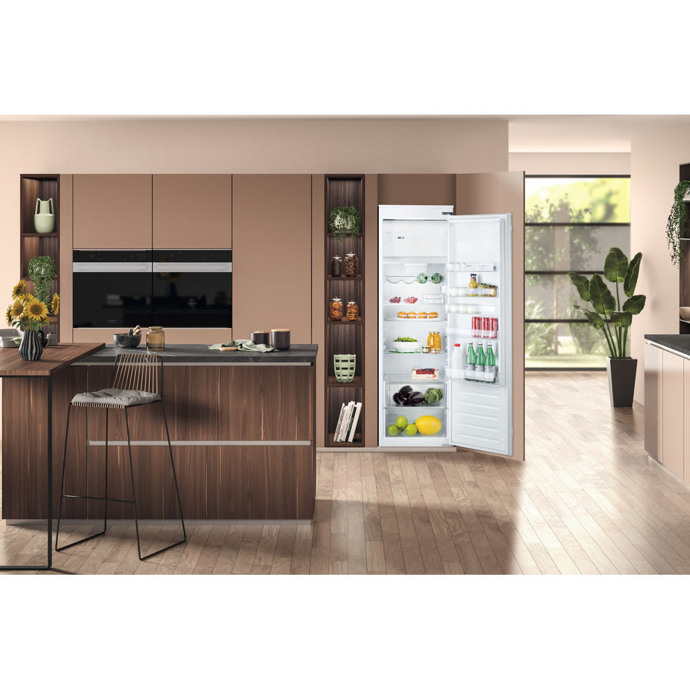 Hotpoint Low Frost HSZ 1801 2 UK Integrated Fridge